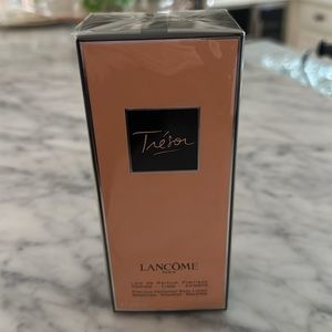 Tresor Lancôme Paris Precious Perfumed Body Lotion 5 oz